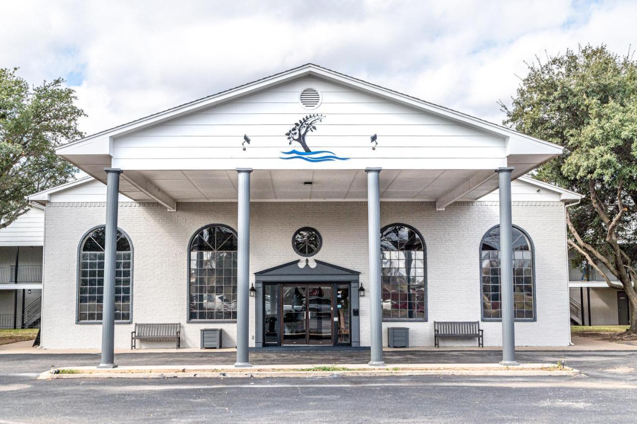 Lake View Inn Гранбъри Екстериор снимка