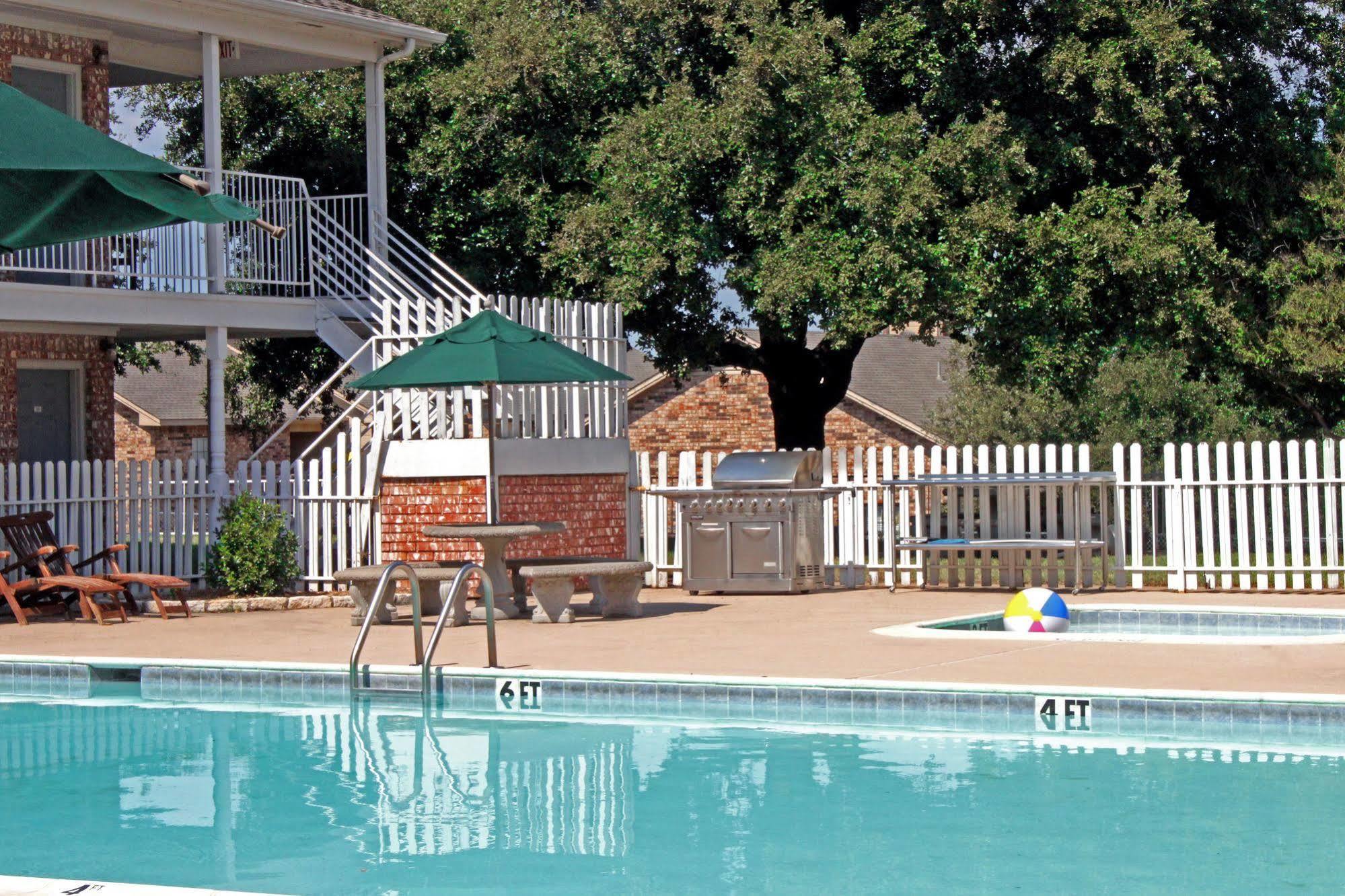 Lake View Inn Гранбъри Екстериор снимка